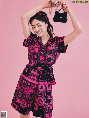 A woman in a red kimono is posing for a magazine.