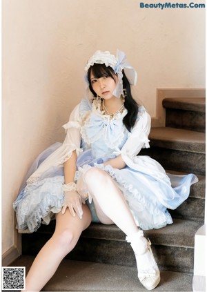 A woman in a wedding dress is posing for a picture.